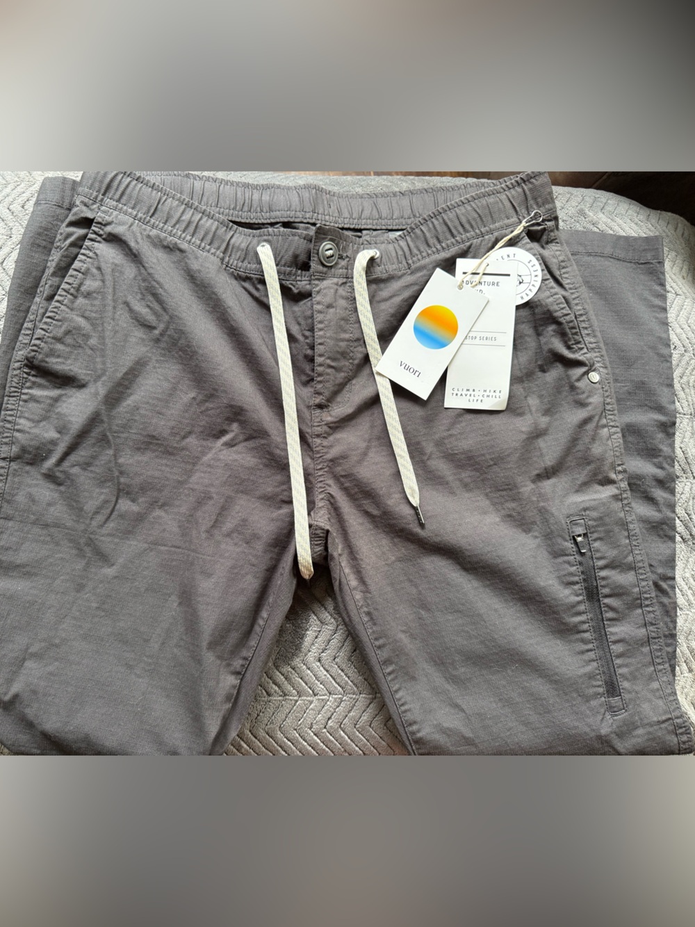 Vuori Woman’s Ripstop pant in Charcoal